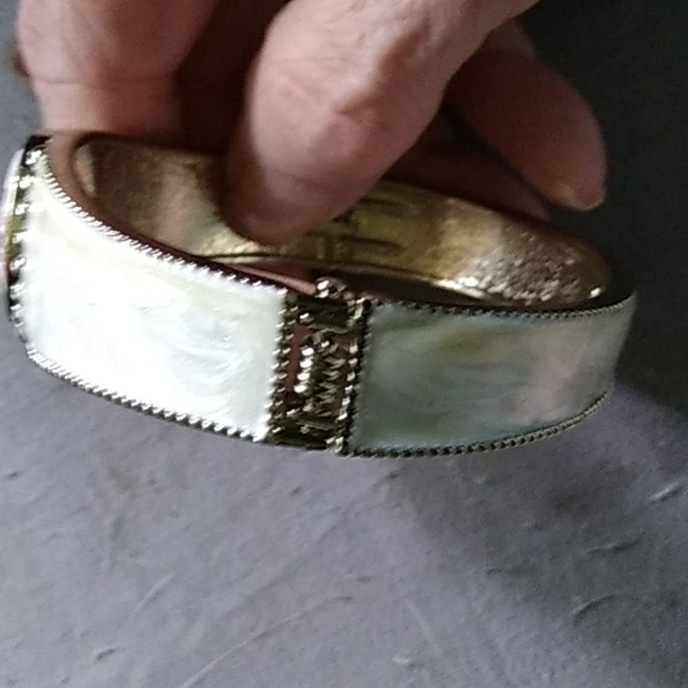 AMADEO SET HINGED BRACELET/RING.MOTHER OF PEARL,CAMEO,Swarovski accent,Gold - Picture 7 of 7